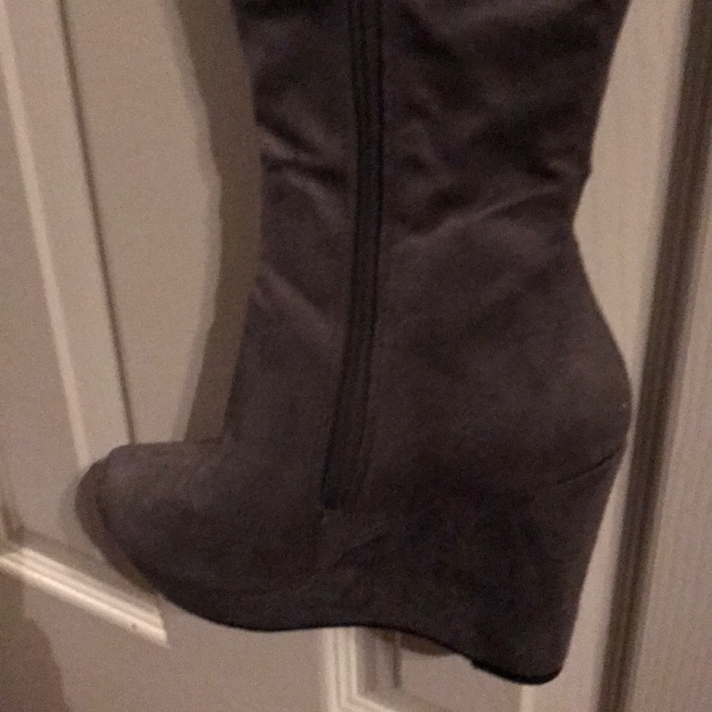 Boots - Picture 2 of 5